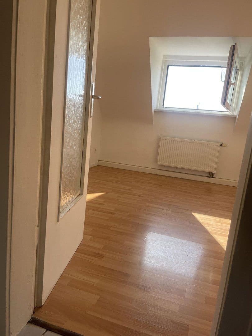 Prenájom bytu 3-izbový 58 m², Rommerskircherstr X, Köln, Severné Porýnie - Westfálsko Prenájom bytu 3-izbový 58 m², Rommerskircherstr X, Köln, Severné Porýnie - Westfálsko