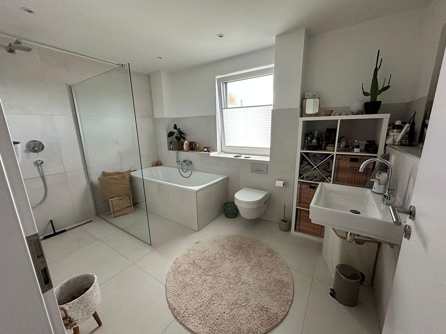 Prenájom bytu 3-izbový 119 m², Bergheim, Severné Porýnie - Westfálsko Prenájom bytu 3-izbový 119 m², Bergheim, Severné Porýnie - Westfálsko