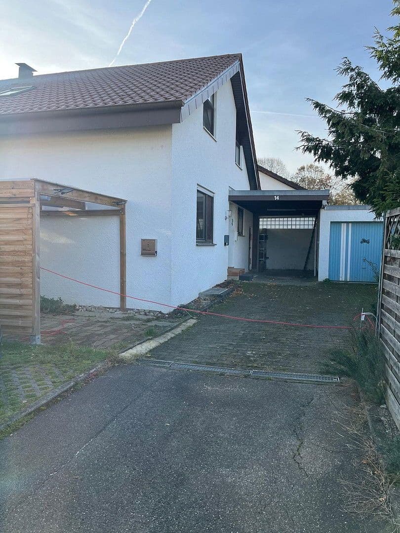 Predaj domu 245 m², pozemek 431 m², Hattenhofen, Bádensko-Wurttembersko Predaj domu 245 m², pozemek 431 m², Hattenhofen, Bádensko-Wurttembersko
