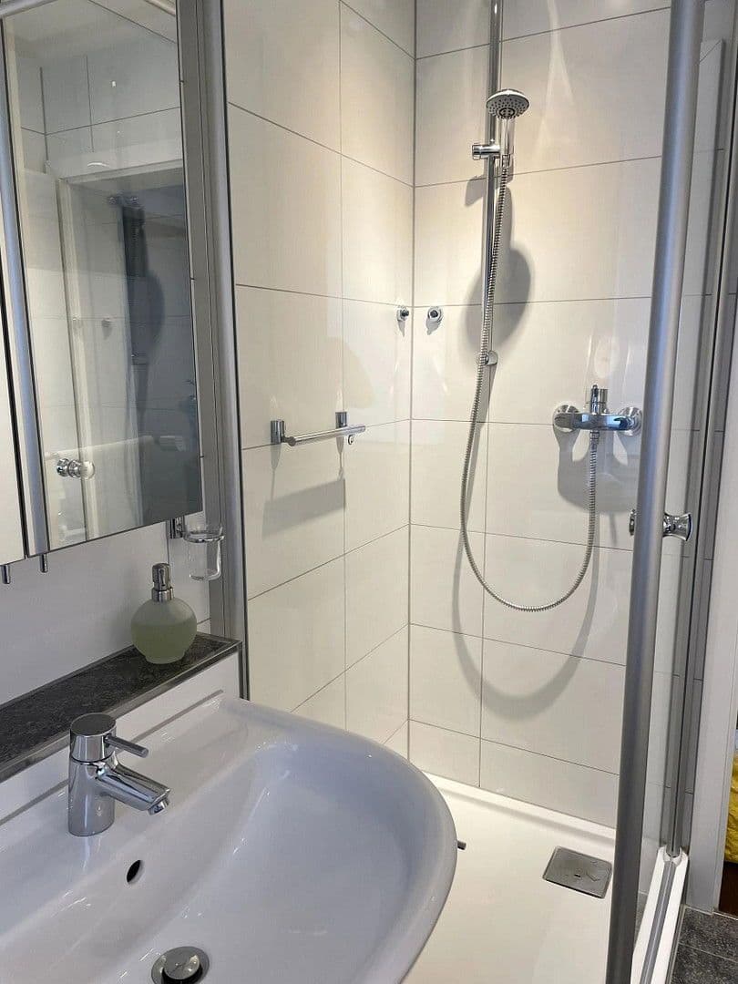 Prenájom bytu 2-izbový 65 m², Baden-Baden, Bádensko-Wurttembersko Prenájom bytu 2-izbový 65 m², Baden-Baden, Bádensko-Wurttembersko