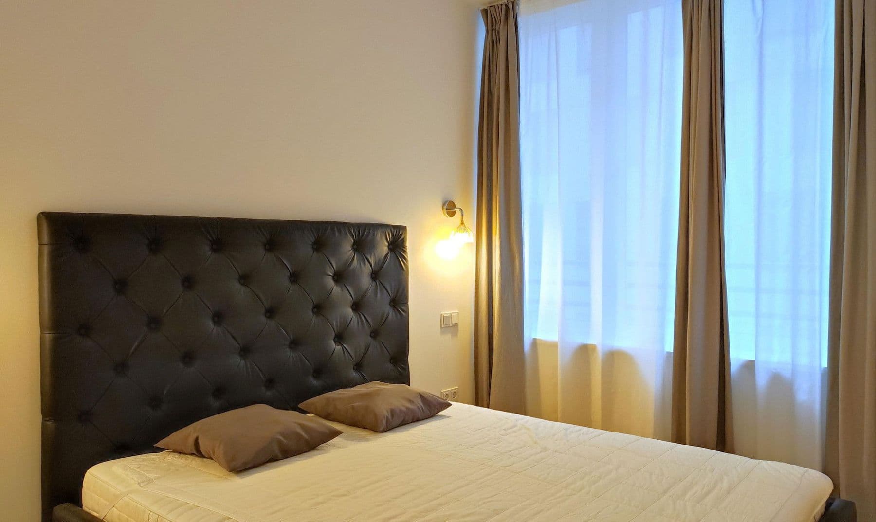 Prenájom bytu 3-izbový 94 m², Am Zirkus 12, Berlin, Berlín Prenájom bytu 3-izbový 94 m², Am Zirkus 12, Berlin, Berlín