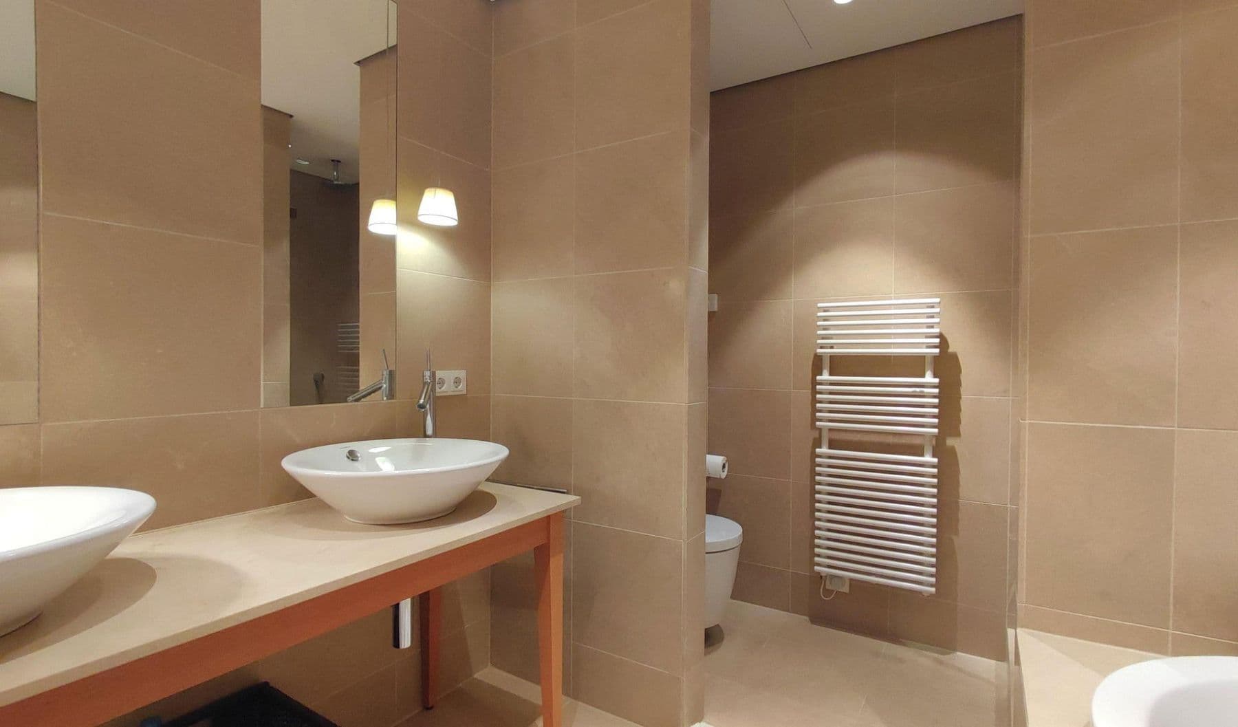 Prenájom bytu 3-izbový 94 m², Am Zirkus 12, Berlin, Berlín Prenájom bytu 3-izbový 94 m², Am Zirkus 12, Berlin, Berlín