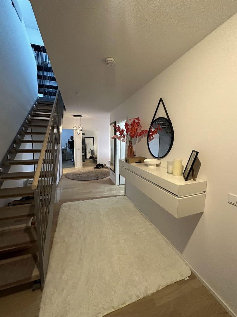 Prenájom bytu 3-izbový 112 m², München, Bavorsko Prenájom bytu 3-izbový 112 m², München, Bavorsko