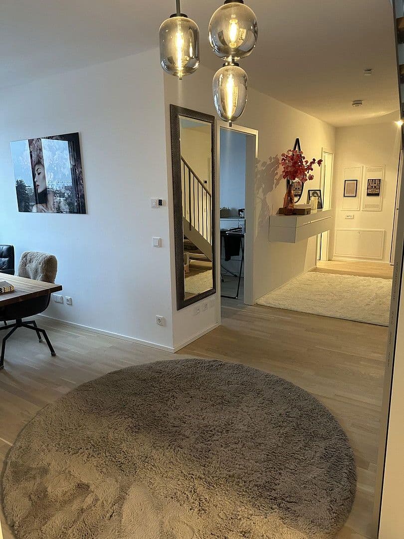 Prenájom bytu 3-izbový 112 m², München, Bavorsko Prenájom bytu 3-izbový 112 m², München, Bavorsko