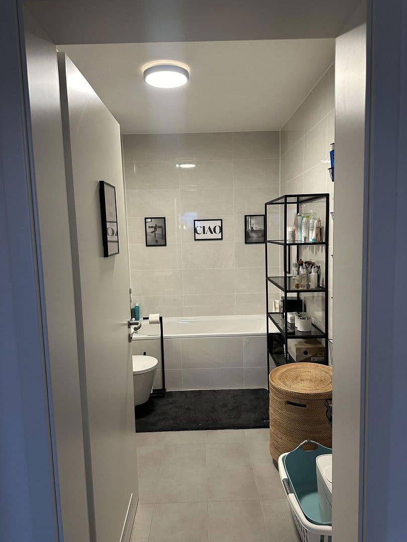 Prenájom bytu 3-izbový 112 m², München, Bavorsko Prenájom bytu 3-izbový 112 m², München, Bavorsko