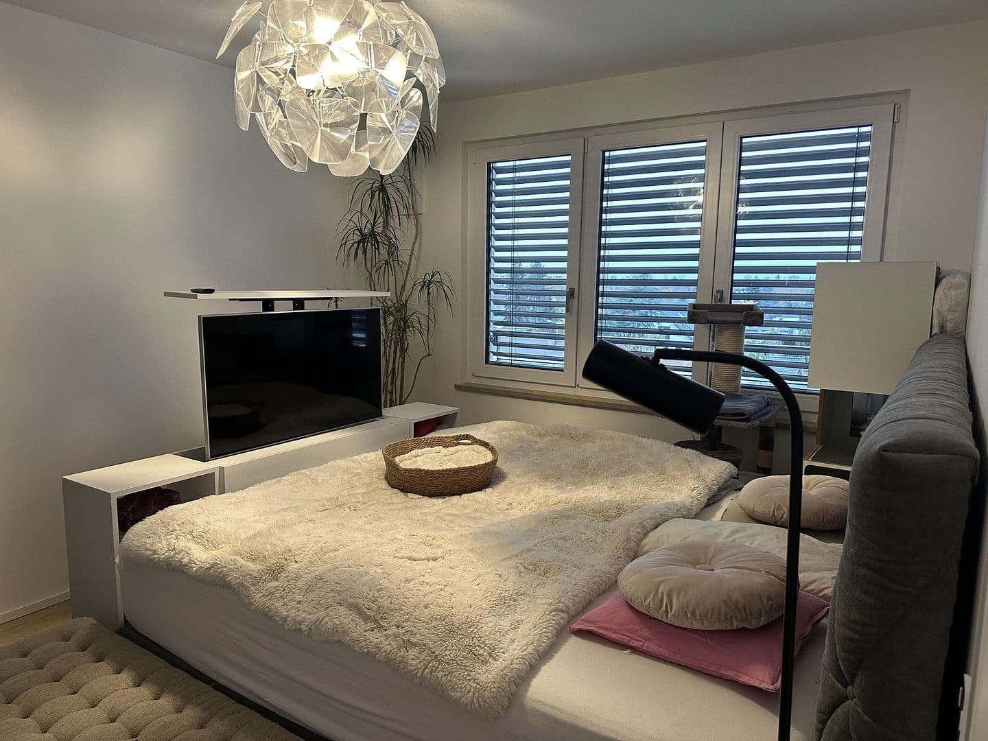 Prenájom bytu 3-izbový 112 m², München, Bavorsko Prenájom bytu 3-izbový 112 m², München, Bavorsko