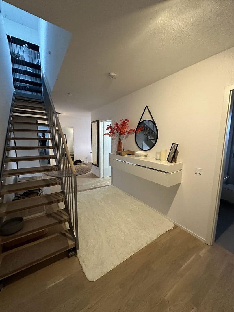 Prenájom bytu 3-izbový 112 m², München, Bavorsko Prenájom bytu 3-izbový 112 m², München, Bavorsko