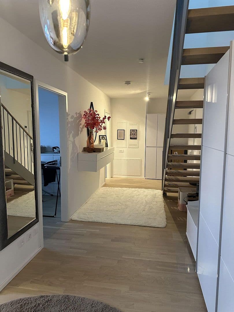 Prenájom bytu 3-izbový 112 m², München, Bavorsko Prenájom bytu 3-izbový 112 m², München, Bavorsko