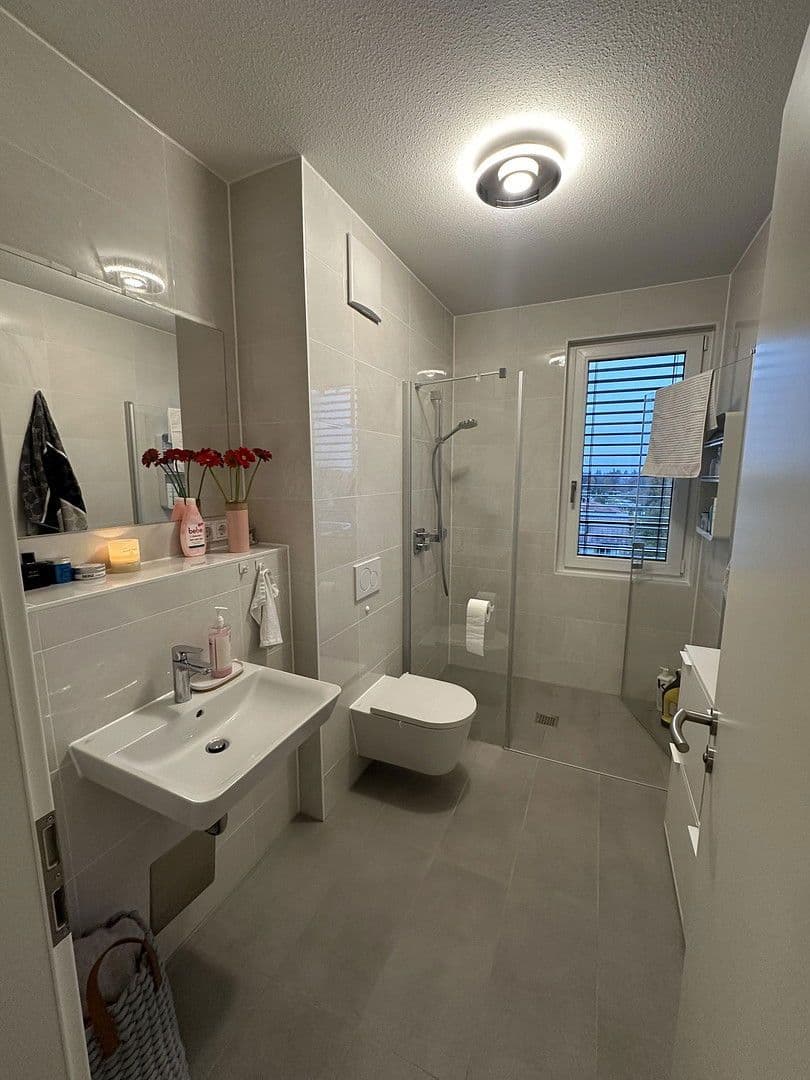 Prenájom bytu 3-izbový 112 m², München, Bavorsko Prenájom bytu 3-izbový 112 m², München, Bavorsko