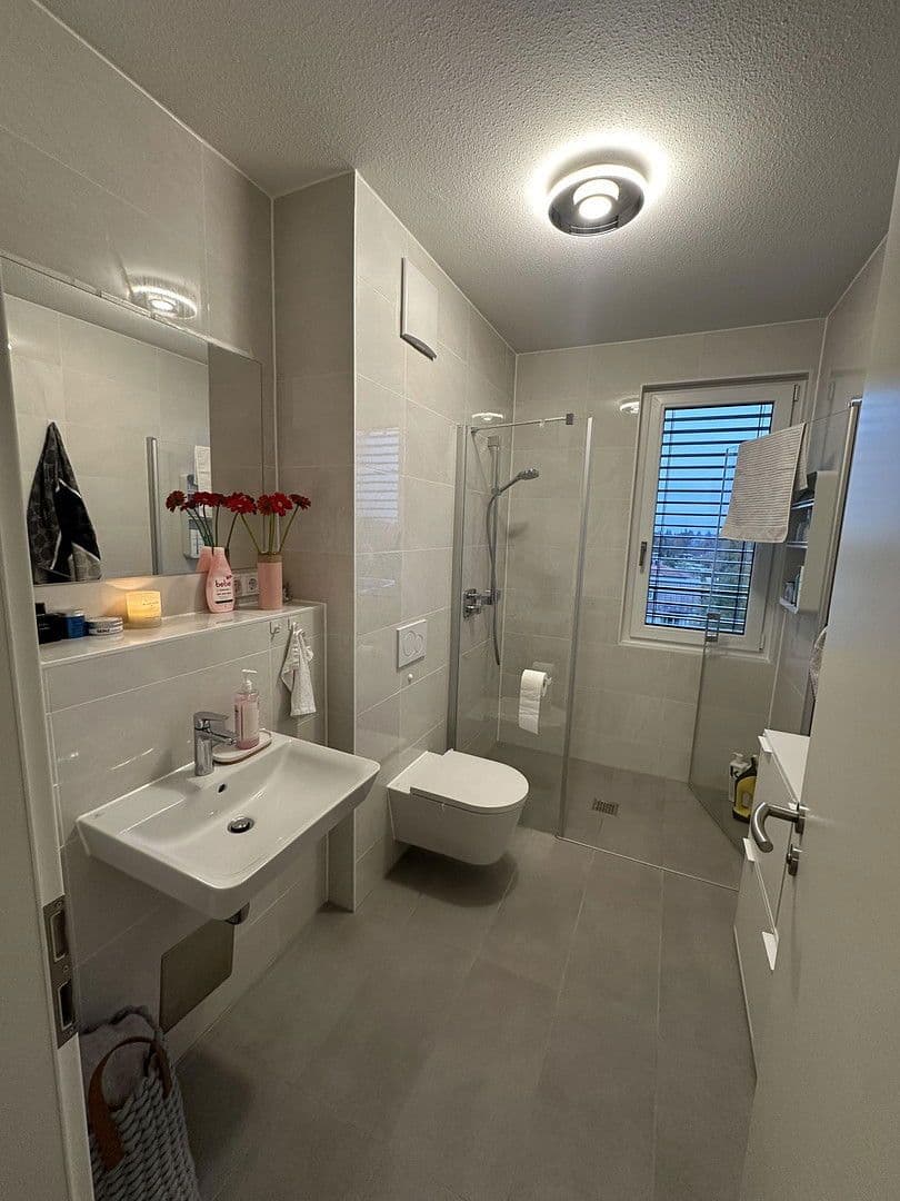 Prenájom bytu 3-izbový 112 m², München, Bavorsko Prenájom bytu 3-izbový 112 m², München, Bavorsko