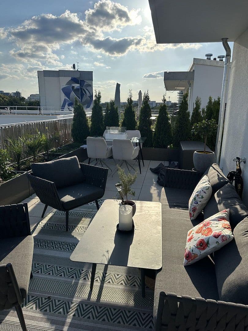 Prenájom bytu 3-izbový 112 m², München, Bavorsko Prenájom bytu 3-izbový 112 m², München, Bavorsko