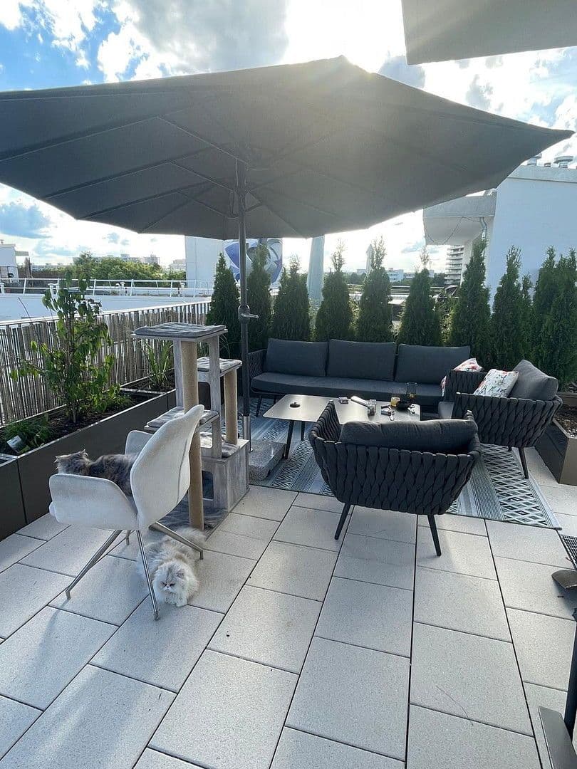 Prenájom bytu 3-izbový 112 m², München, Bavorsko Prenájom bytu 3-izbový 112 m², München, Bavorsko