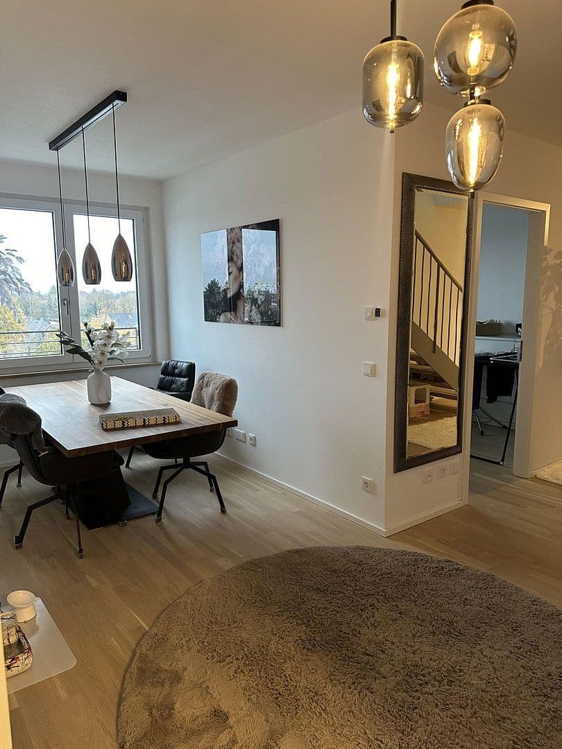 Prenájom bytu 3-izbový 112 m², München, Bavorsko Prenájom bytu 3-izbový 112 m², München, Bavorsko