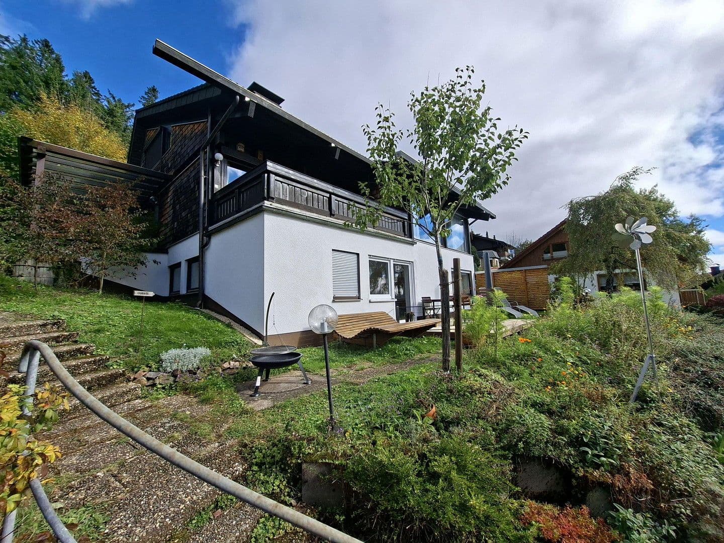 Predaj domu 240 m², pozemek 1.525 m², Furtwangen im Schwarzwald, Bádensko-Wurttembersko Predaj domu 240 m², pozemek 1.525 m², Furtwangen im Schwarzwald, Bádensko-Wurttembersko