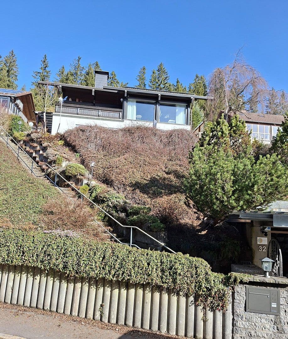 Predaj domu 240 m², pozemek 1.525 m², Furtwangen im Schwarzwald, Bádensko-Wurttembersko Predaj domu 240 m², pozemek 1.525 m², Furtwangen im Schwarzwald, Bádensko-Wurttembersko