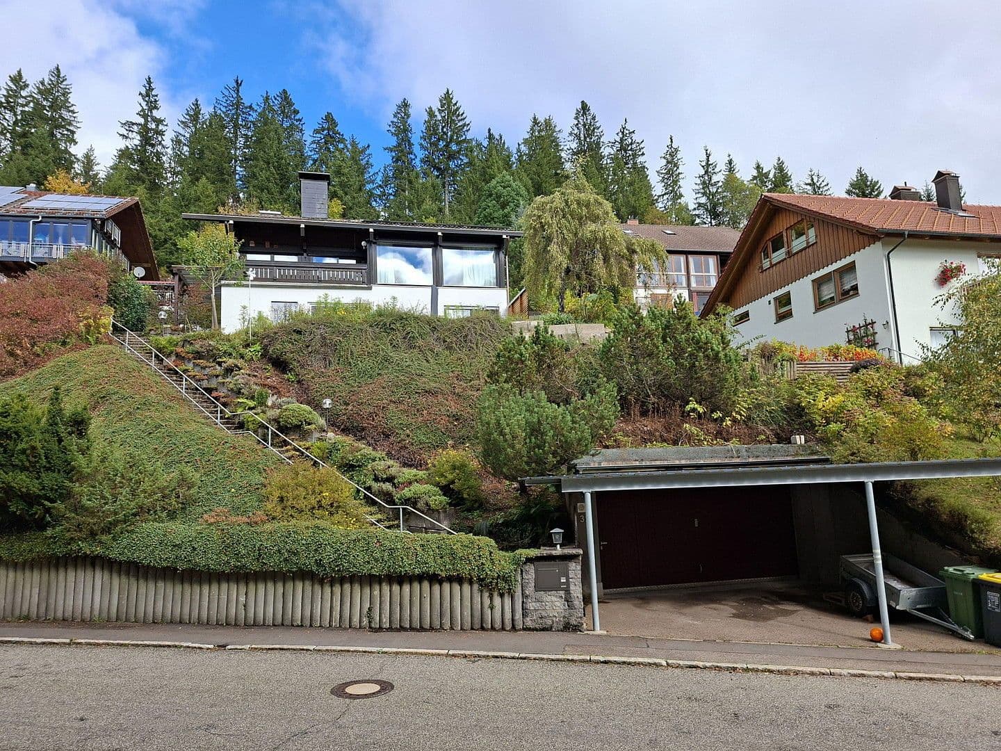 Predaj domu 240 m², pozemek 1.525 m², Furtwangen im Schwarzwald, Bádensko-Wurttembersko Predaj domu 240 m², pozemek 1.525 m², Furtwangen im Schwarzwald, Bádensko-Wurttembersko