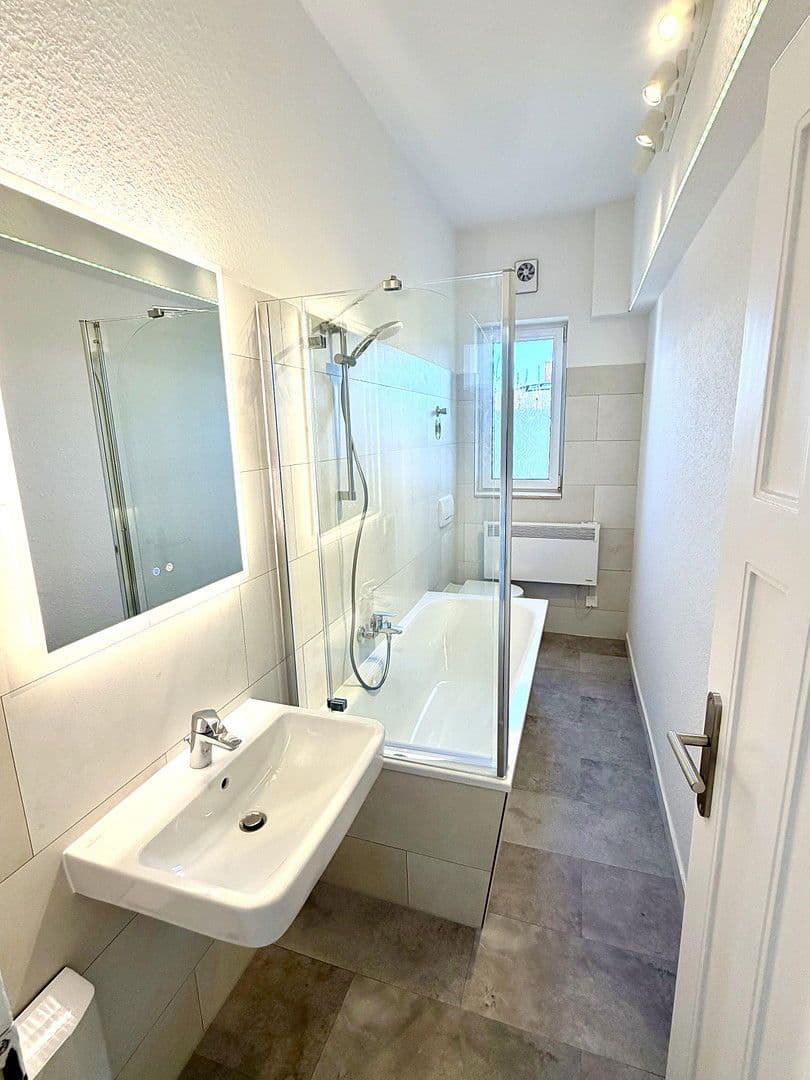 Prenájom bytu 4-izbový 95 m², Ernst-Kohl-Straße 8, Weimar, Durínsko Prenájom bytu 4-izbový 95 m², Ernst-Kohl-Straße 8, Weimar, Durínsko