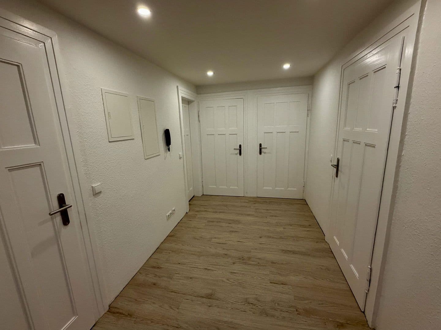 Prenájom bytu 4-izbový 95 m², Ernst-Kohl-Straße 8, Weimar, Durínsko Prenájom bytu 4-izbový 95 m², Ernst-Kohl-Straße 8, Weimar, Durínsko