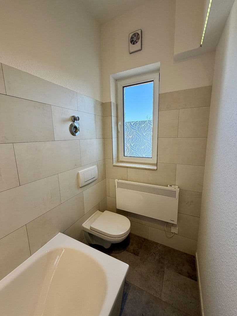 Prenájom bytu 4-izbový 95 m², Ernst-Kohl-Straße 8, Weimar, Durínsko Prenájom bytu 4-izbový 95 m², Ernst-Kohl-Straße 8, Weimar, Durínsko