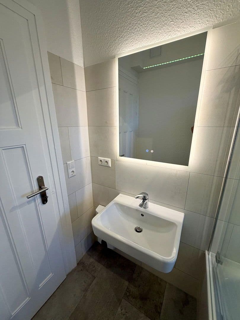 Prenájom bytu 4-izbový 95 m², Ernst-Kohl-Straße 8, Weimar, Durínsko Prenájom bytu 4-izbový 95 m², Ernst-Kohl-Straße 8, Weimar, Durínsko