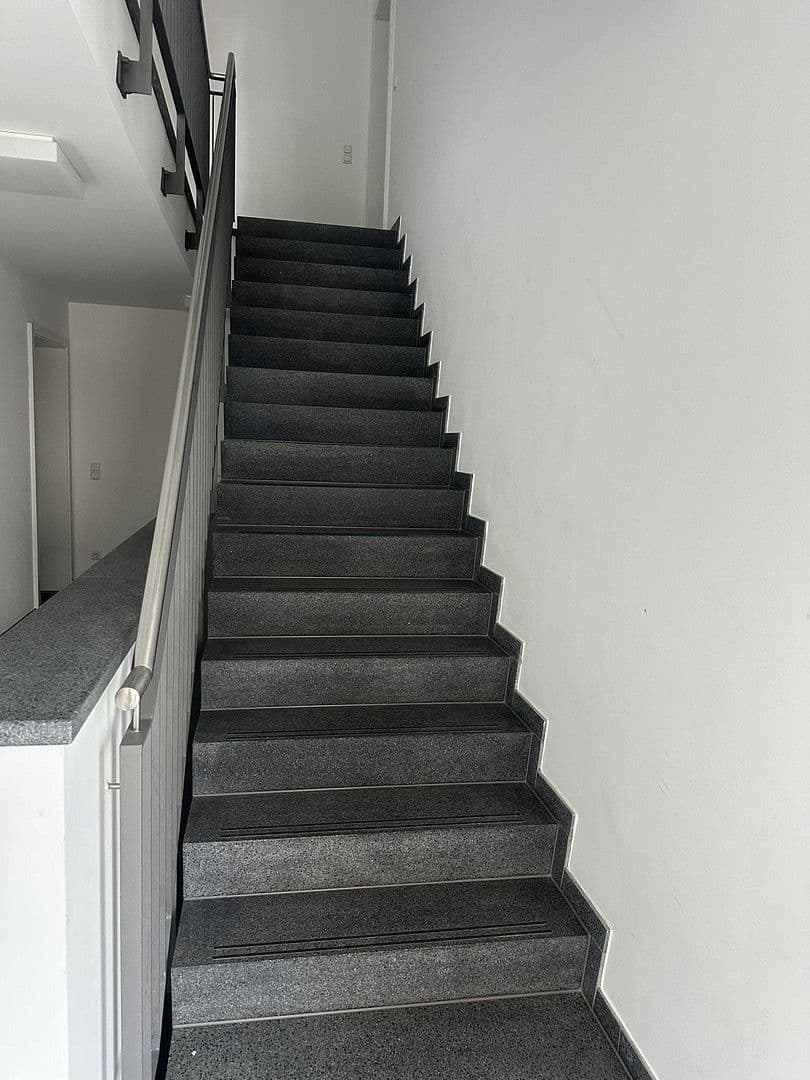 Prenájom bytu 2-izbový 80 m², Hattersheim am Main, Hesensko Prenájom bytu 2-izbový 80 m², Hattersheim am Main, Hesensko