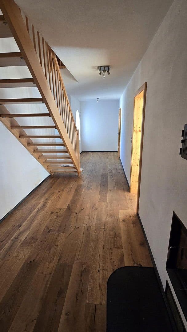 Predaj domu 179 m², pozemek 638 m², Dorfstr. 30, Marktoberdorf, Bavorsko Predaj domu 179 m², pozemek 638 m², Dorfstr. 30, Marktoberdorf, Bavorsko