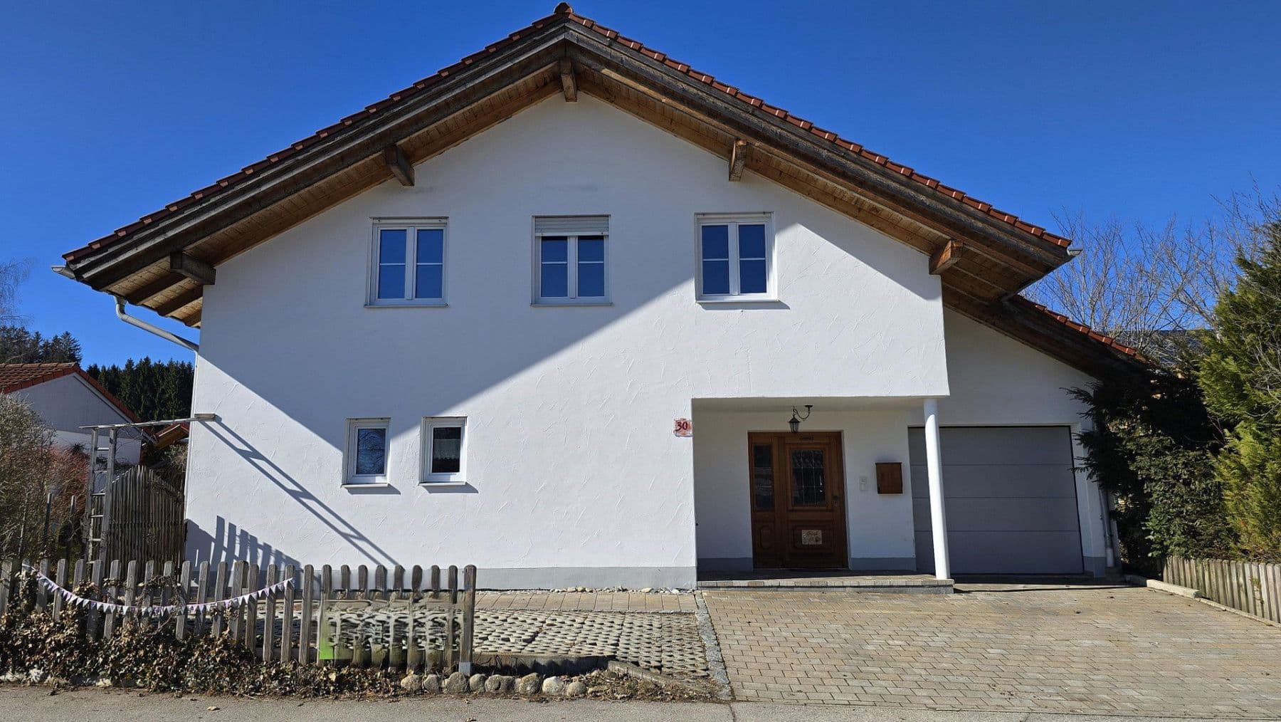 Predaj domu 179 m², pozemek 638 m², Dorfstr. 30, Marktoberdorf, Bavorsko Predaj domu 179 m², pozemek 638 m², Dorfstr. 30, Marktoberdorf, Bavorsko