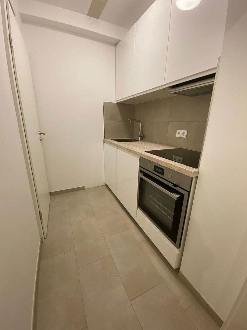 Prenájom bytu 25 m², Julius-Brecht-Straße 5, Frankfurt am Main, Hesensko Prenájom bytu 25 m², Julius-Brecht-Straße 5, Frankfurt am Main, Hesensko