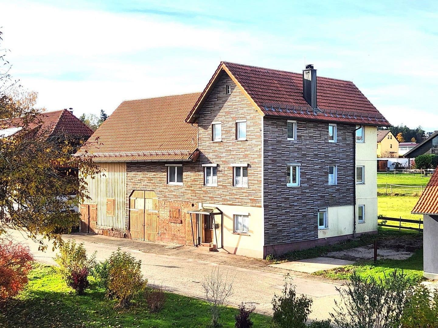 Predaj domu 163 m², pozemek 345 m², Simmersfeld, Bádensko-Wurttembersko Predaj domu 163 m², pozemek 345 m², Simmersfeld, Bádensko-Wurttembersko