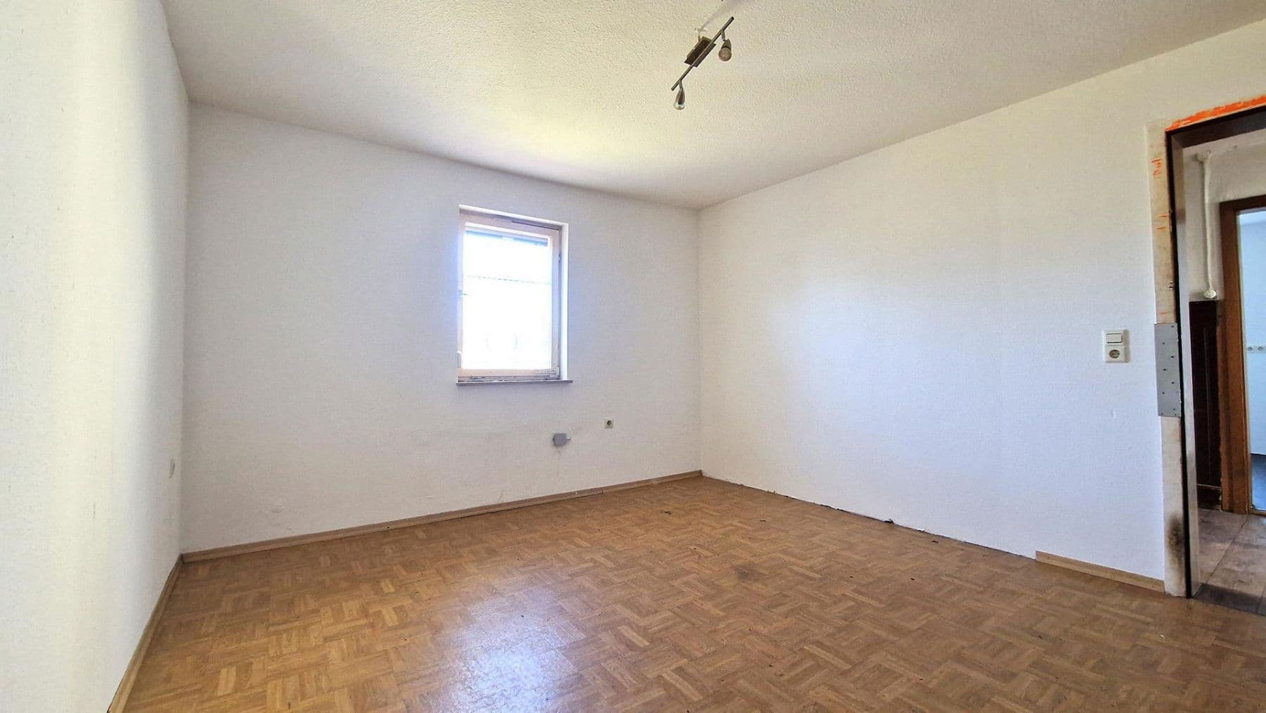 Predaj domu 163 m², pozemek 345 m², Simmersfeld, Bádensko-Wurttembersko Predaj domu 163 m², pozemek 345 m², Simmersfeld, Bádensko-Wurttembersko