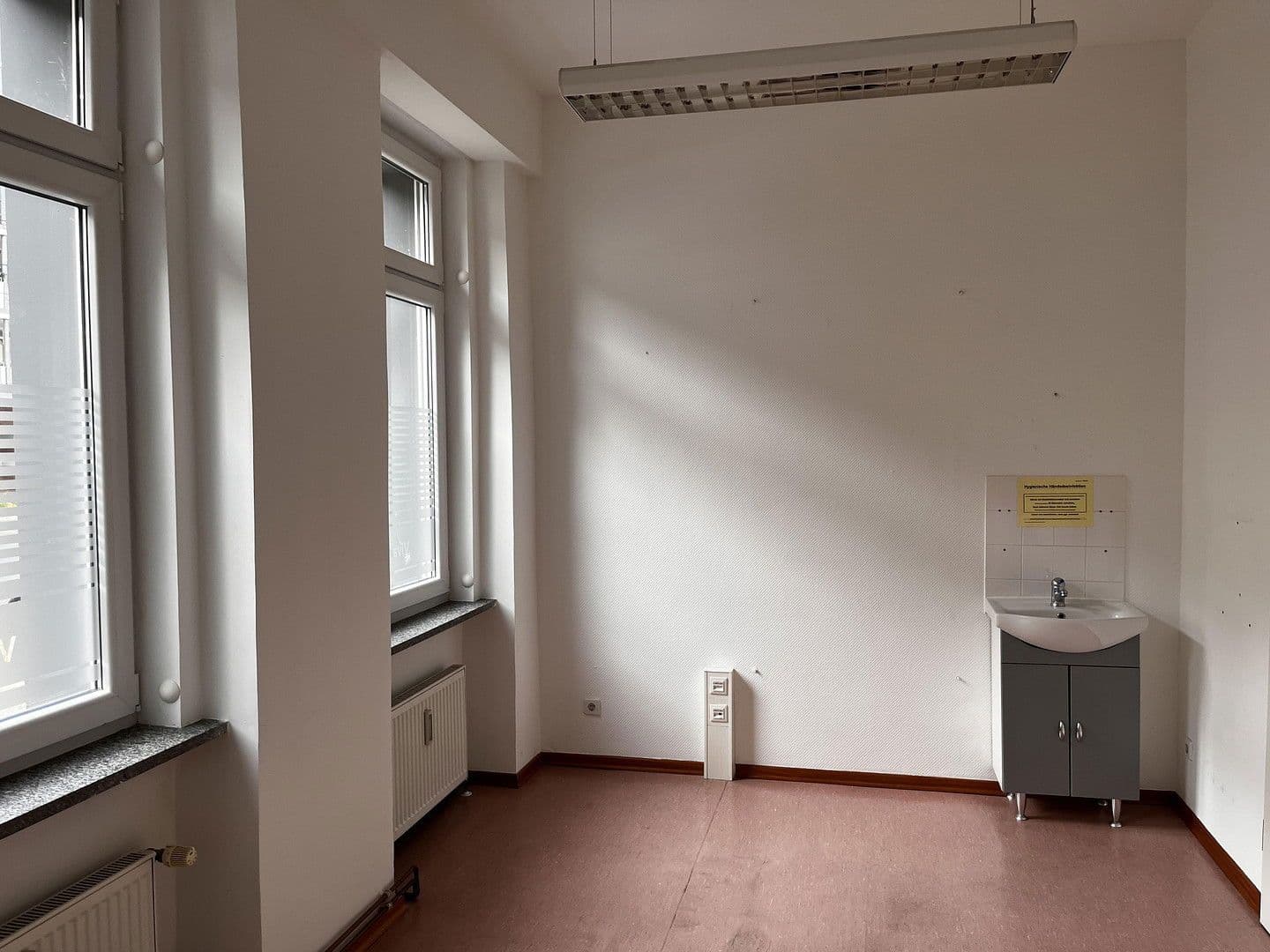 Prenájom kancelárie 116 m², Dietzgenstr. 93, Berlin, Berlín Prenájom kancelárie 116 m², Dietzgenstr. 93, Berlin, Berlín