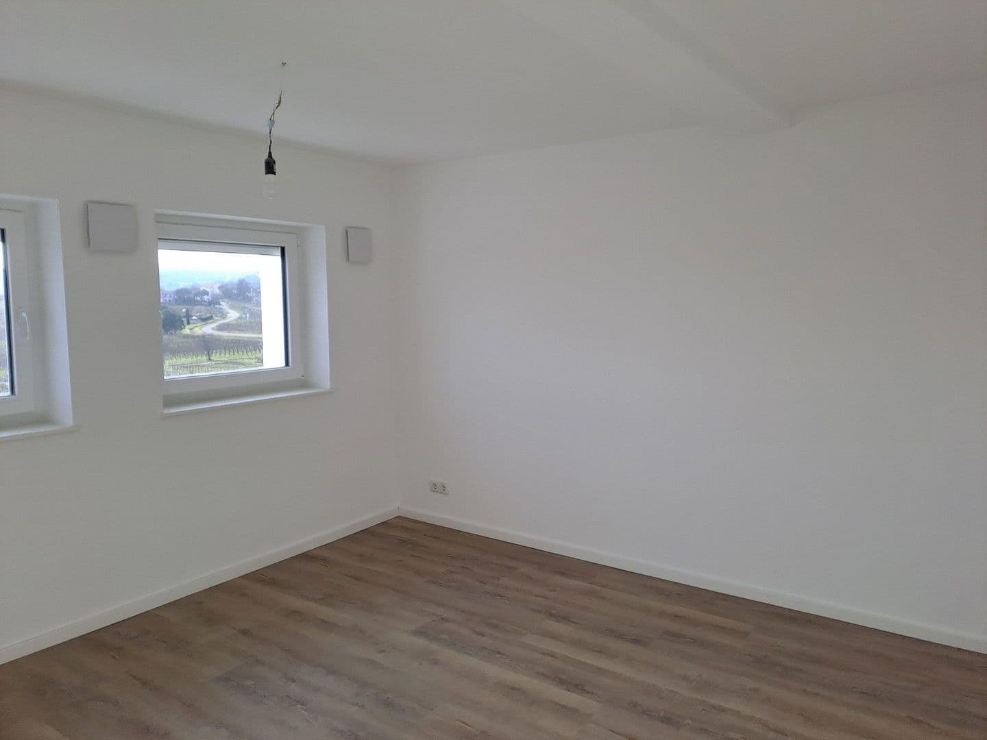 Prenájom bytu 3-izbový 92 m², Kallstadt, Porýnie-Falcko Prenájom bytu 3-izbový 92 m², Kallstadt, Porýnie-Falcko