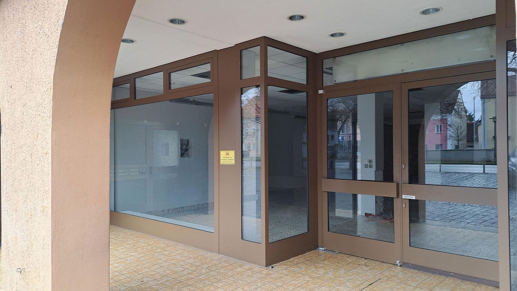 Prenájom nebytového priestoru 420 m², Plattling, Bavorsko Prenájom nebytového priestoru 420 m², Plattling, Bavorsko