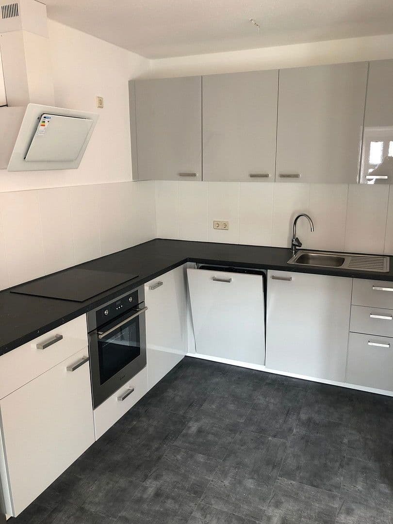 Prenájom bytu 3-izbový 55 m², Schneiderstraße 4, Leipzig, Sasko Prenájom bytu 3-izbový 55 m², Schneiderstraße 4, Leipzig, Sasko