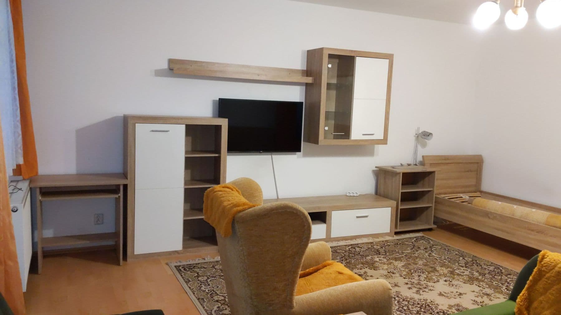 Prenájom bytu 1-izbový 59 m², Jeronýmova, Kolín, Středočeský kraj Prenájom bytu 1-izbový 59 m², Jeronýmova, Kolín, Středočeský kraj