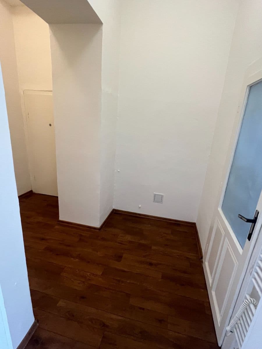 Prenájom bytu 1-izbový 43 m², třída Kpt. Jaroše, Brno, Jihomoravský kraj Prenájom bytu 1-izbový 43 m², třída Kpt. Jaroše, Brno, Jihomoravský kraj