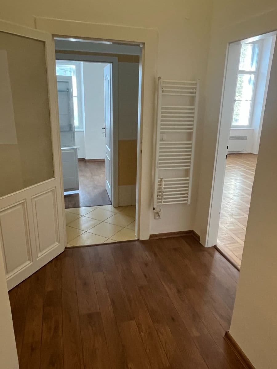 Prenájom bytu 1-izbový 43 m², třída Kpt. Jaroše, Brno, Jihomoravský kraj Prenájom bytu 1-izbový 43 m², třída Kpt. Jaroše, Brno, Jihomoravský kraj