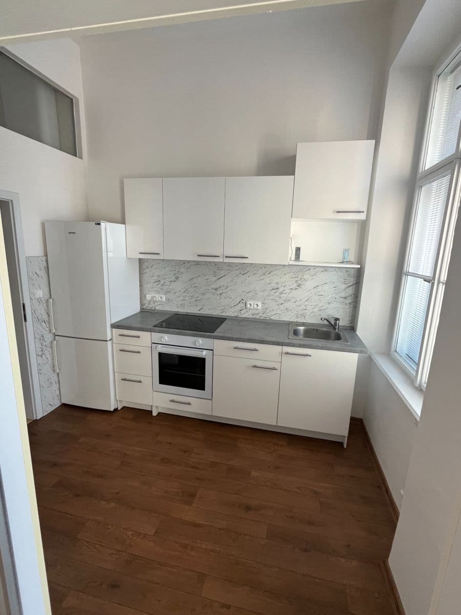 Prenájom bytu 1-izbový 43 m², třída Kpt. Jaroše, Brno, Jihomoravský kraj Prenájom bytu 1-izbový 43 m², třída Kpt. Jaroše, Brno, Jihomoravský kraj