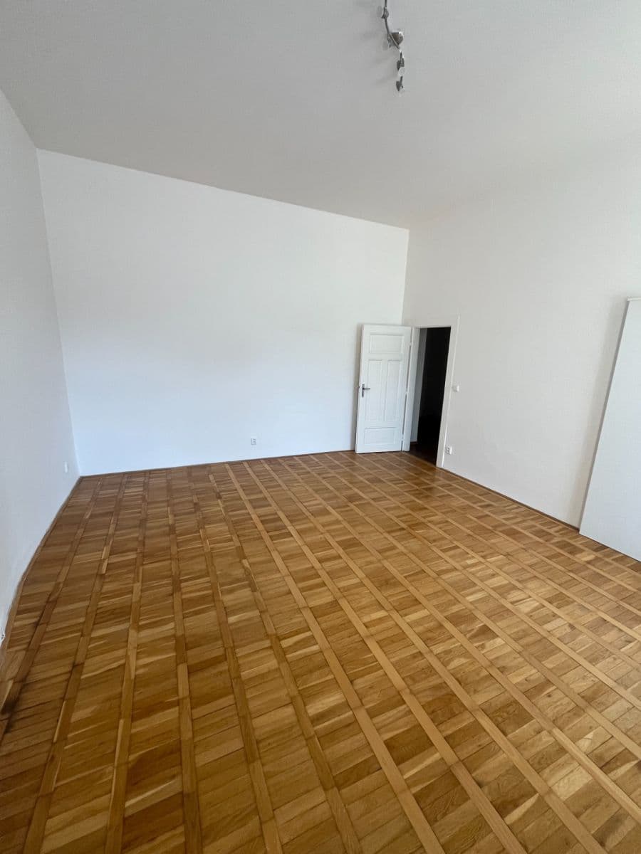 Prenájom bytu 1-izbový 43 m², třída Kpt. Jaroše, Brno, Jihomoravský kraj Prenájom bytu 1-izbový 43 m², třída Kpt. Jaroše, Brno, Jihomoravský kraj