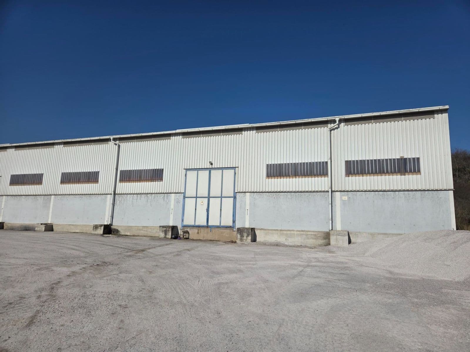 Prenájom nebytového priestoru 991 m², Zdice, Středočeský kraj Prenájom nebytového priestoru 991 m², Zdice, Středočeský kraj