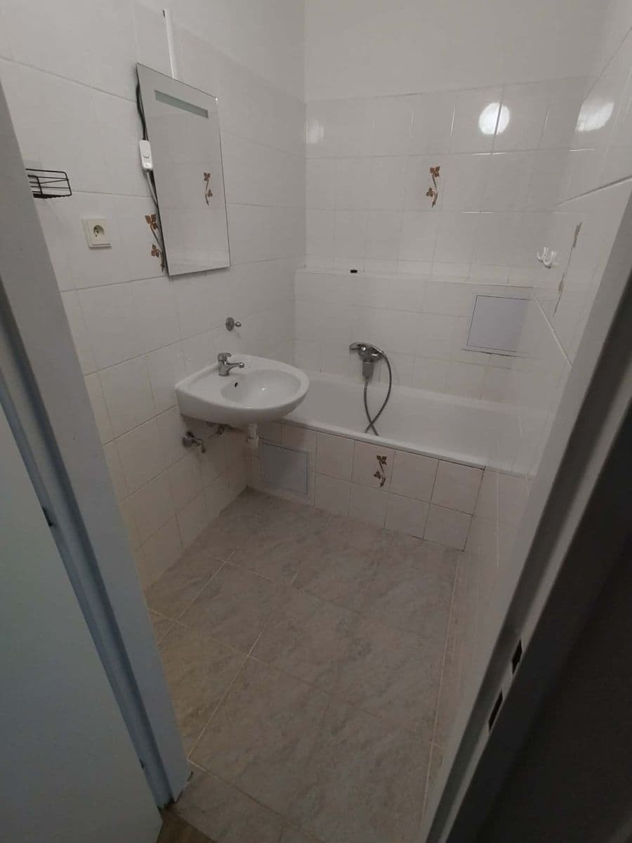 Prenájom bytu 2-izbový 40 m², Krakovská, Kralupy nad Vltavou, Středočeský kraj Prenájom bytu 2-izbový 40 m², Krakovská, Kralupy nad Vltavou, Středočeský kraj