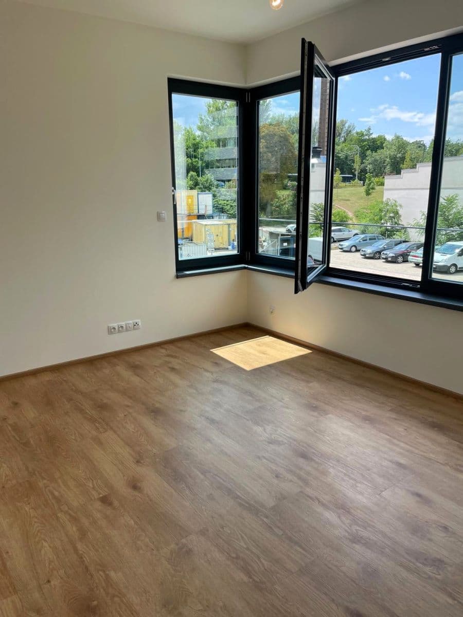 Predaj bytu 3-izbový 84 m², Vojenova, Praha, Praha Predaj bytu 3-izbový 84 m², Vojenova, Praha, Praha