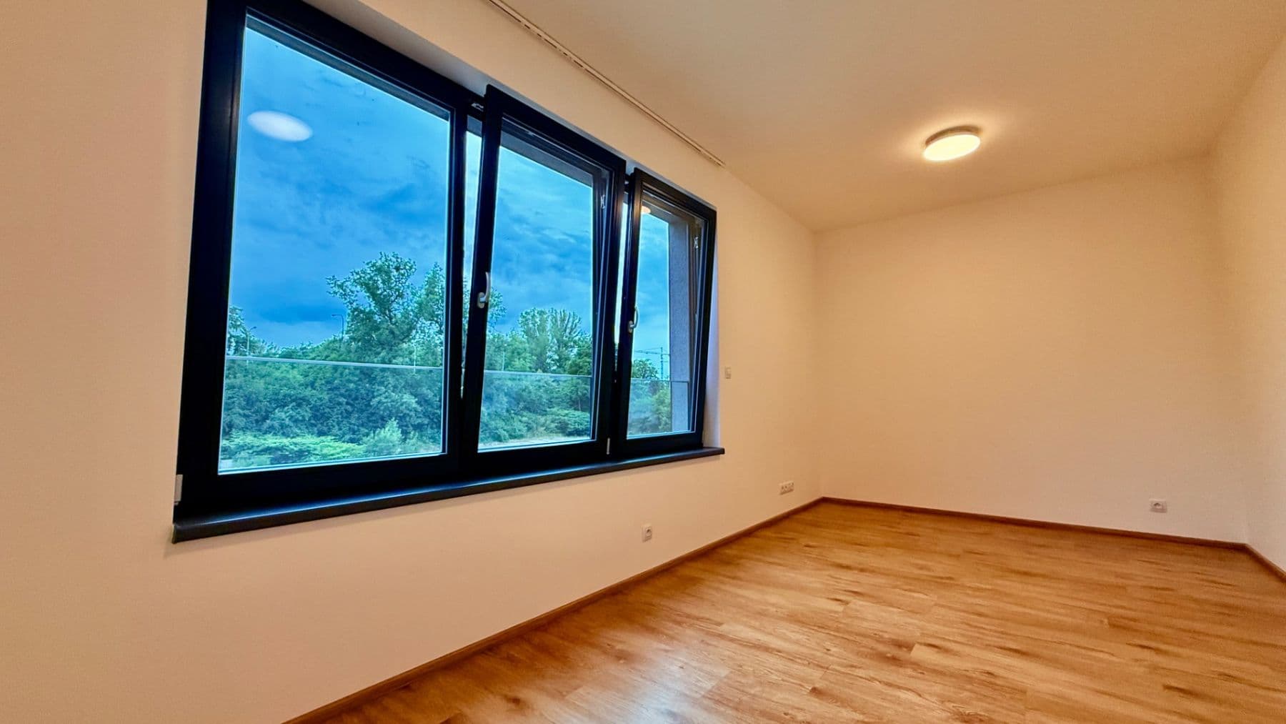 Predaj bytu 3-izbový 84 m², Vojenova, Praha, Praha Predaj bytu 3-izbový 84 m², Vojenova, Praha, Praha
