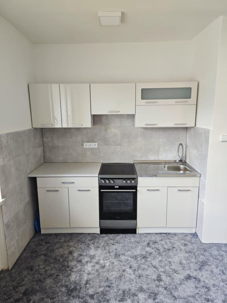 Prenájom bytu 1-izbový 27 m², SPC G, Krnov, Moravskoslezský kraj Prenájom bytu 1-izbový 27 m², SPC G, Krnov, Moravskoslezský kraj