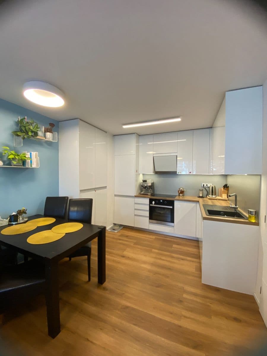 Prenájom bytu 3-izbový 55 m², Žateckých, Praha, Praha Prenájom bytu 3-izbový 55 m², Žateckých, Praha, Praha