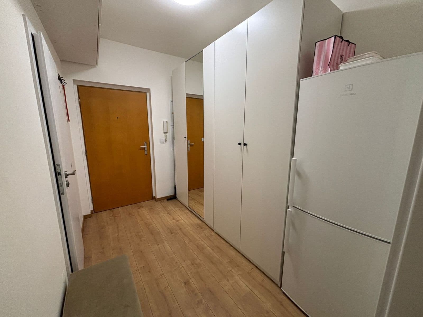Prenájom bytu 1-izbový 36 m², Za Valem, Praha, Praha Prenájom bytu 1-izbový 36 m², Za Valem, Praha, Praha
