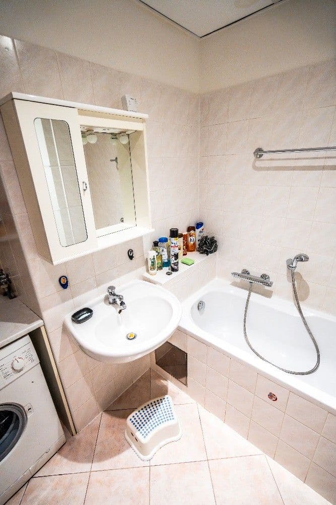 Prenájom bytu 3-izbový 103 m², Lotyšská, Praha, Praha Prenájom bytu 3-izbový 103 m², Lotyšská, Praha, Praha