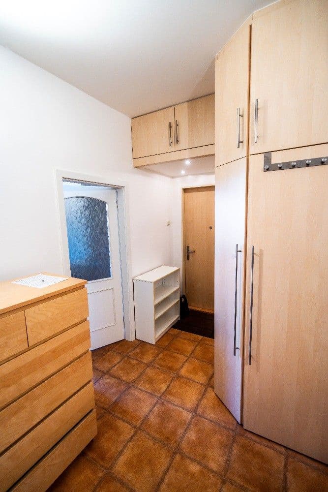 Prenájom bytu 3-izbový 103 m², Lotyšská, Praha, Praha Prenájom bytu 3-izbový 103 m², Lotyšská, Praha, Praha