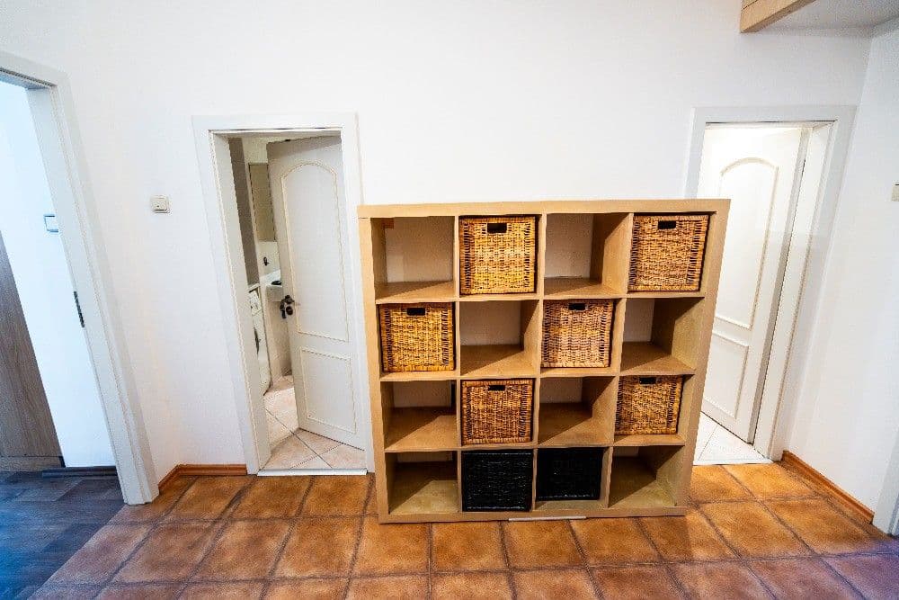 Prenájom bytu 3-izbový 103 m², Lotyšská, Praha, Praha Prenájom bytu 3-izbový 103 m², Lotyšská, Praha, Praha