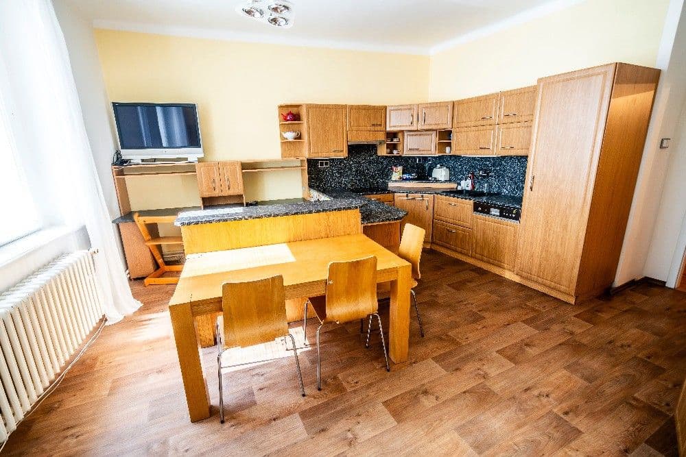 Prenájom bytu 3-izbový 103 m², Lotyšská, Praha, Praha Prenájom bytu 3-izbový 103 m², Lotyšská, Praha, Praha